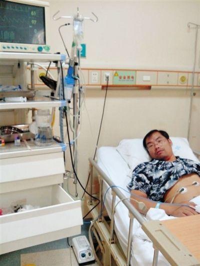 伤者陈士奎在重症监护室。新京报记者 王瑞锋 摄