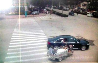 23日中午,陈母被突然喷毒。新京报记者 王瑞锋 摄
